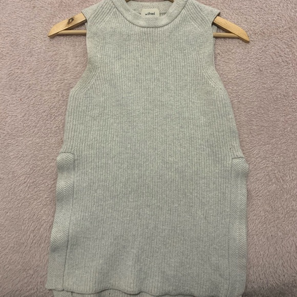 Aritzia knitted vest top with slits on side - Picture 1 of 2